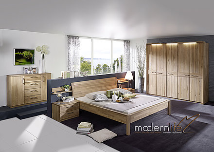 Schlafzimmer Wildeiche massiv lackiert